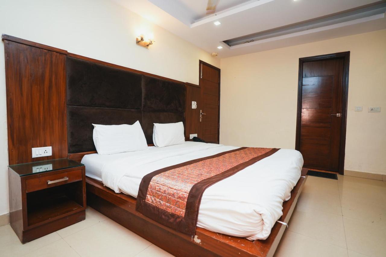 דלהי Hotel High 5 Land מראה חיצוני תמונה
